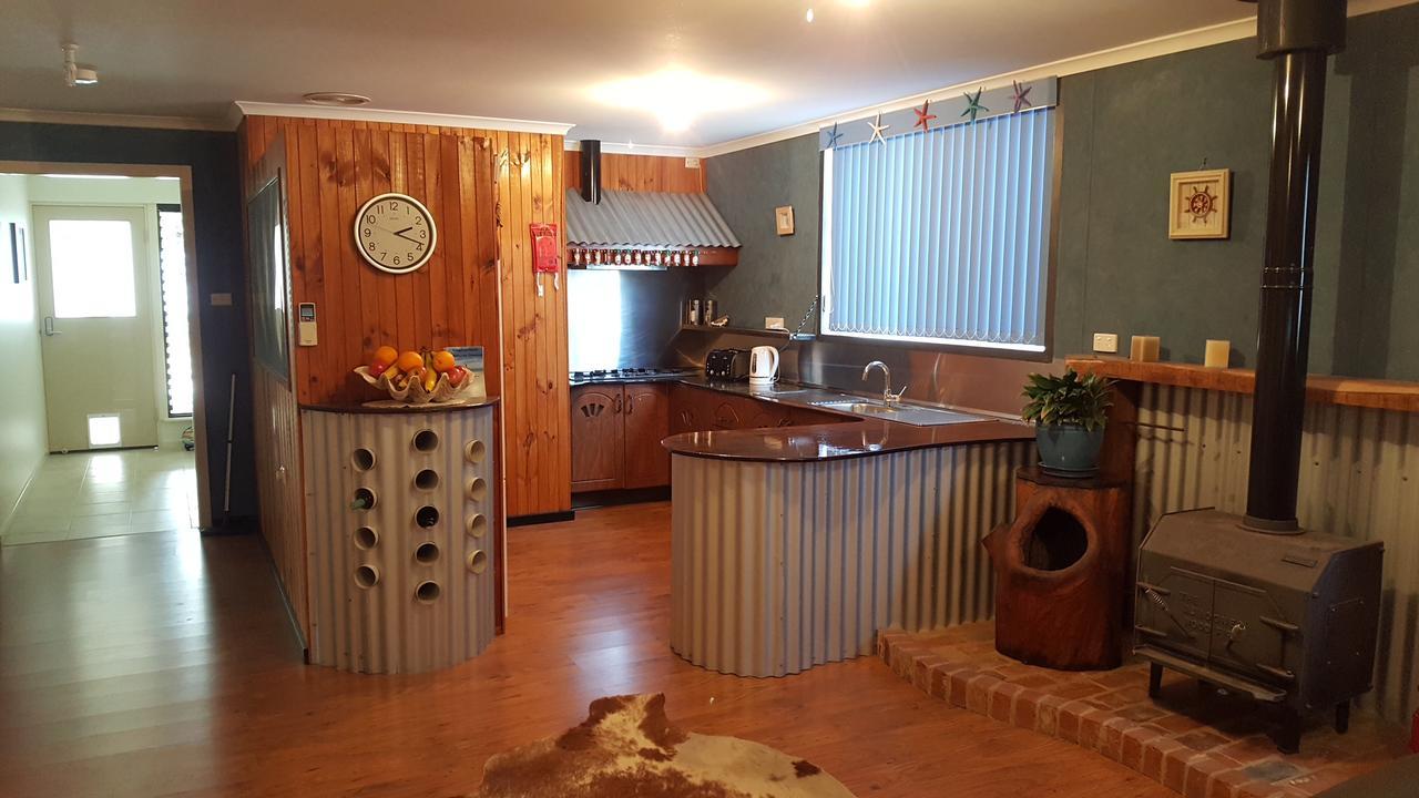 Inna Nutshell Kingscote Extérieur photo